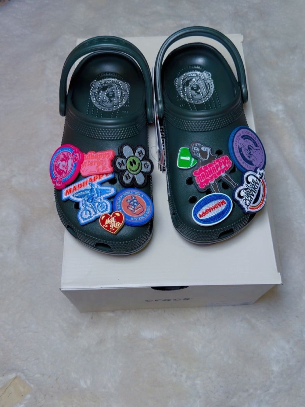 CROCS women Dark Green Classic Clog with Colorful Jibbitz Charms - Picture 2 of 3